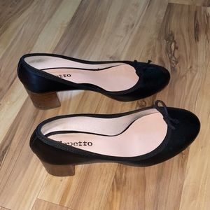 Repetto Black Leather Pumps with wooden block heel